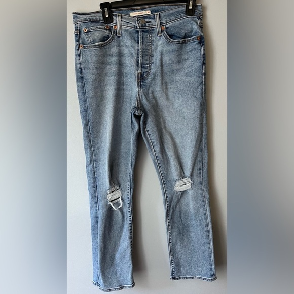 Levi’s wedgie straight crop women Sz 30 distressed highrise lightwash denim jean - Picture 6 of 11